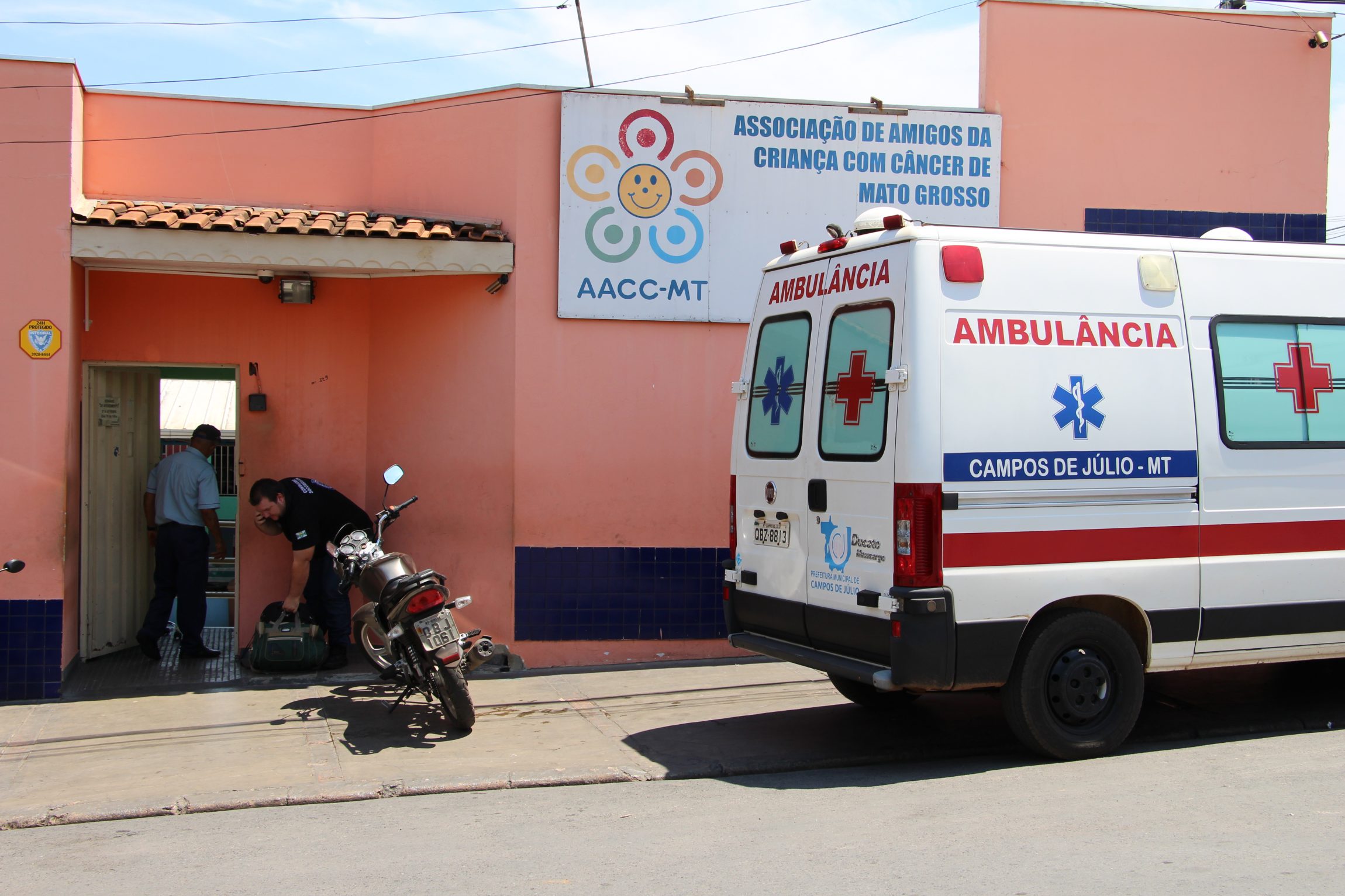 SINPOL-MT APADRINHA CRIANÇAS COM CÂNCER DA AACC