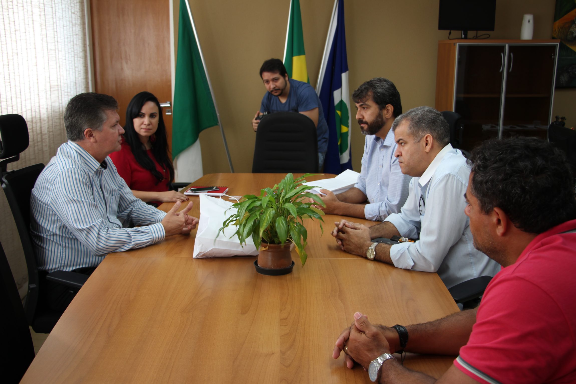 SINDICALISTAS DA POLÍCIA CIVIL MANTÊM REUNIÃO COM SECRETÁRIO DE SEGURANÇA