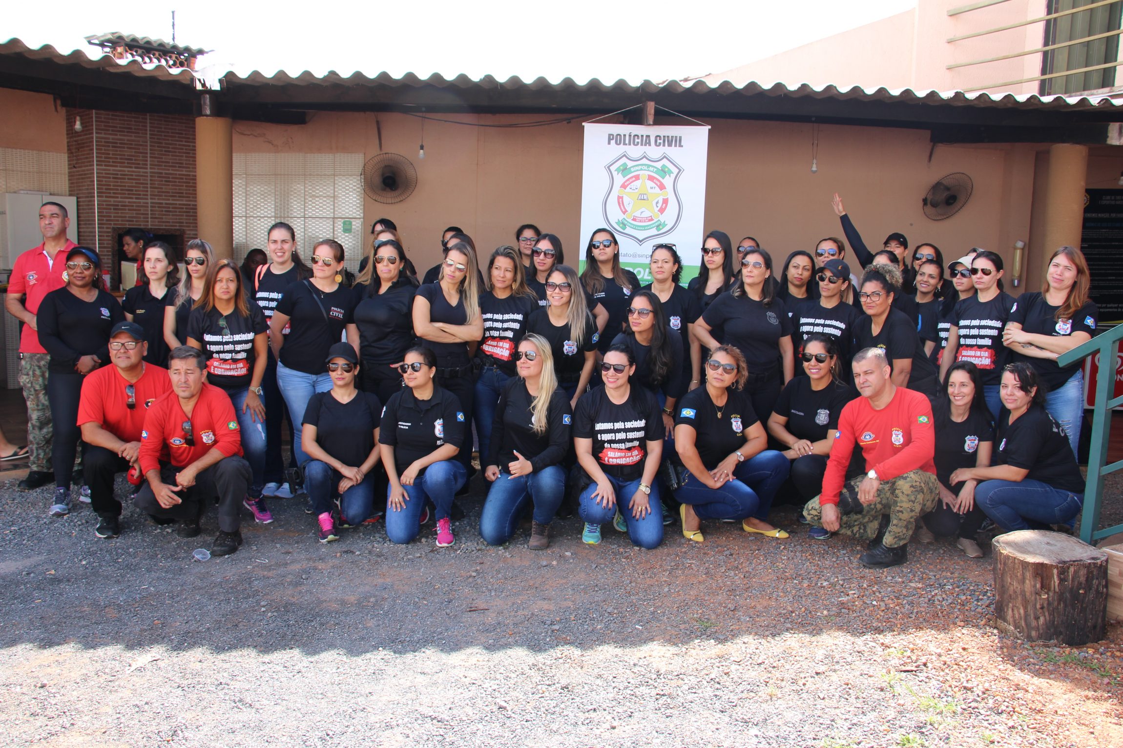 SINPOL-MT HOMENAGEIA MULHERES   INVESTIGADORAS COM CURSO DE TIRO