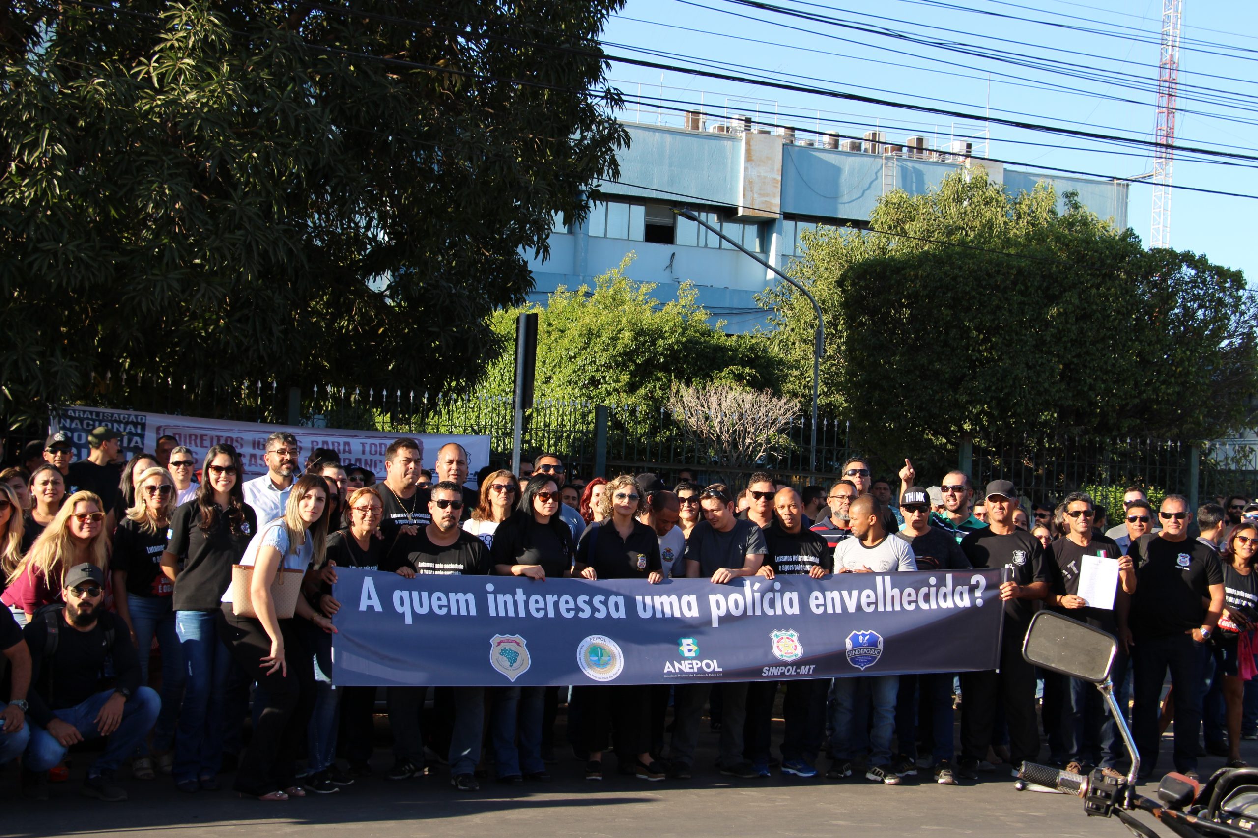 POLICIAIS CIVIS PROTESTAM CONTRA TEXTO DA REFORMA DA PREVIDÊNCIA