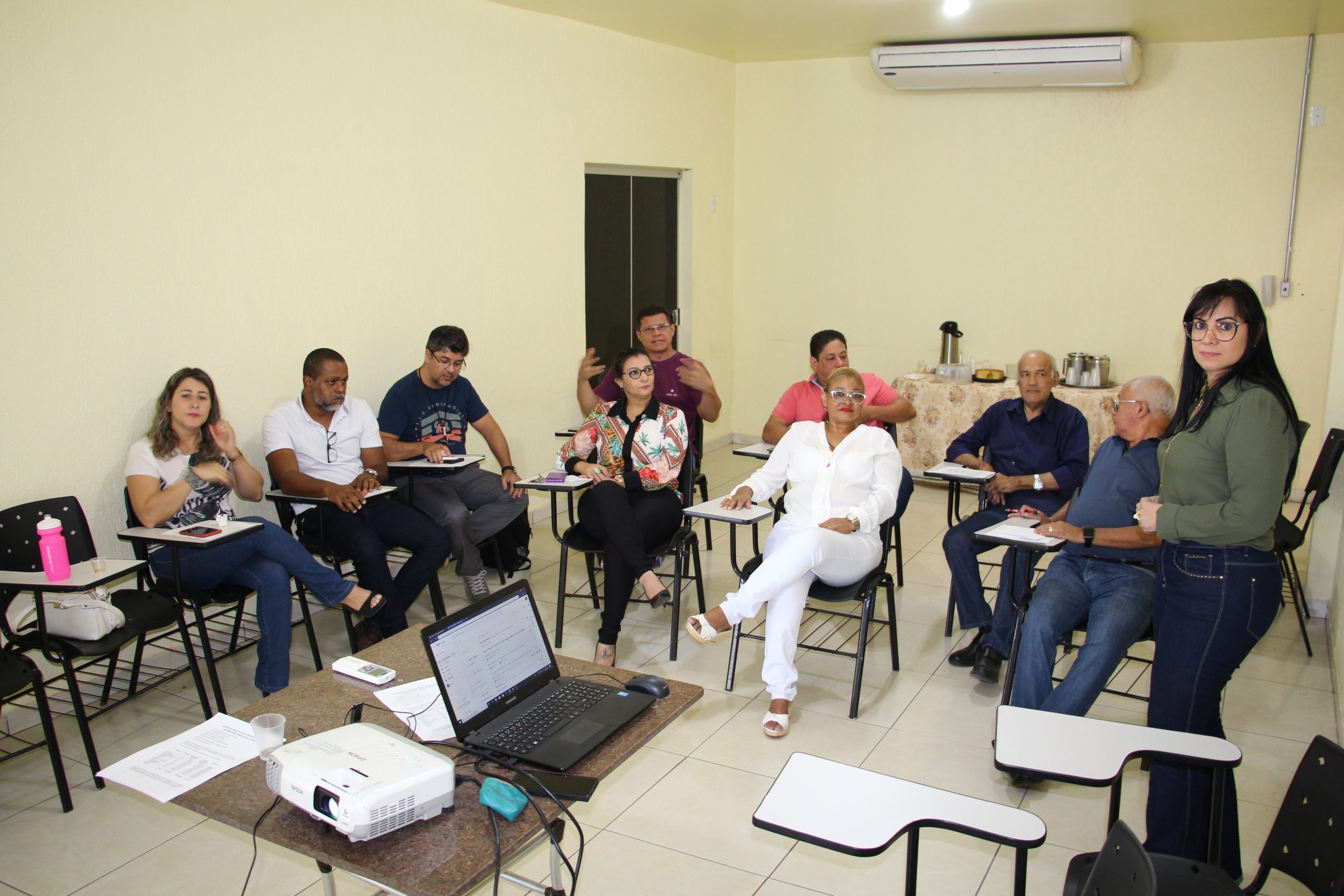 DIRETORES DO SINDICATO DISCUTEM CONTRIBUIÇÃO SINDICAL