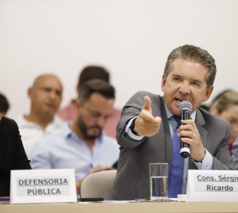 FRAUDE EM CONSIGNADOS.  Presidente do TCE MT aponta servidor com 99% do salário comprometido com consignados: ‘inadmissível’