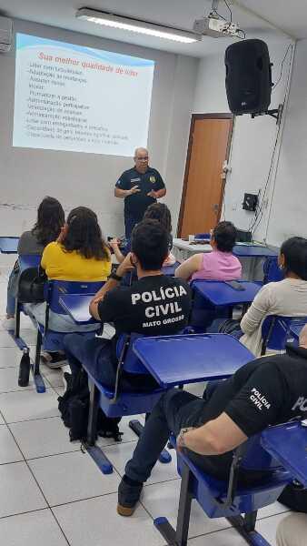 PENDURICALHOS.  A “uberização” do trabalho do policial civil