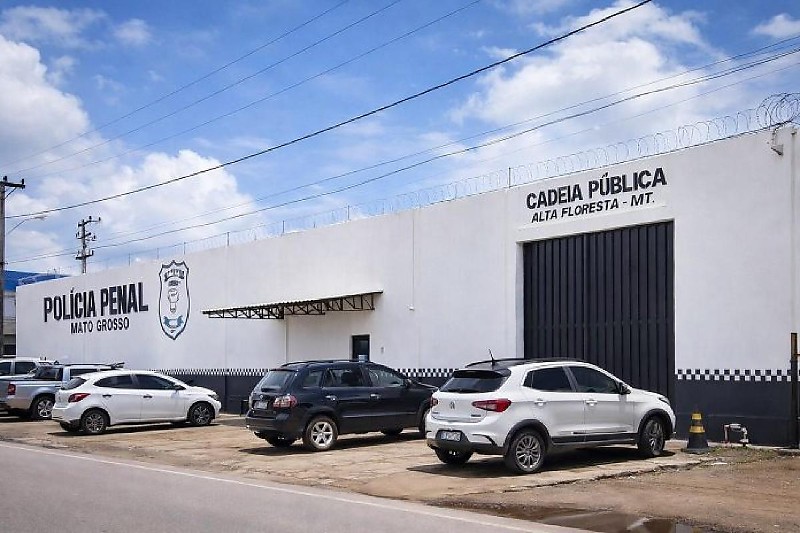 CRISE NA SEGURANÇA.     Juiz fala em ‘desvio flagrante de função’  e determina que presos custodiados fiquem em cadeia pública